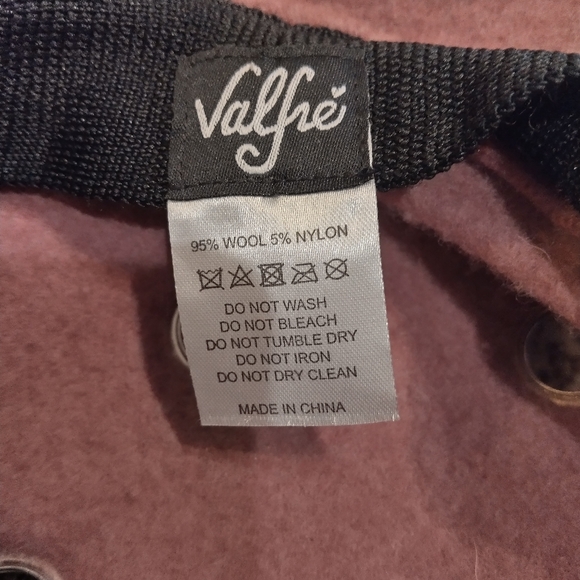 Elegant Mauve Hat with Black Brim - Picture 2 of 2